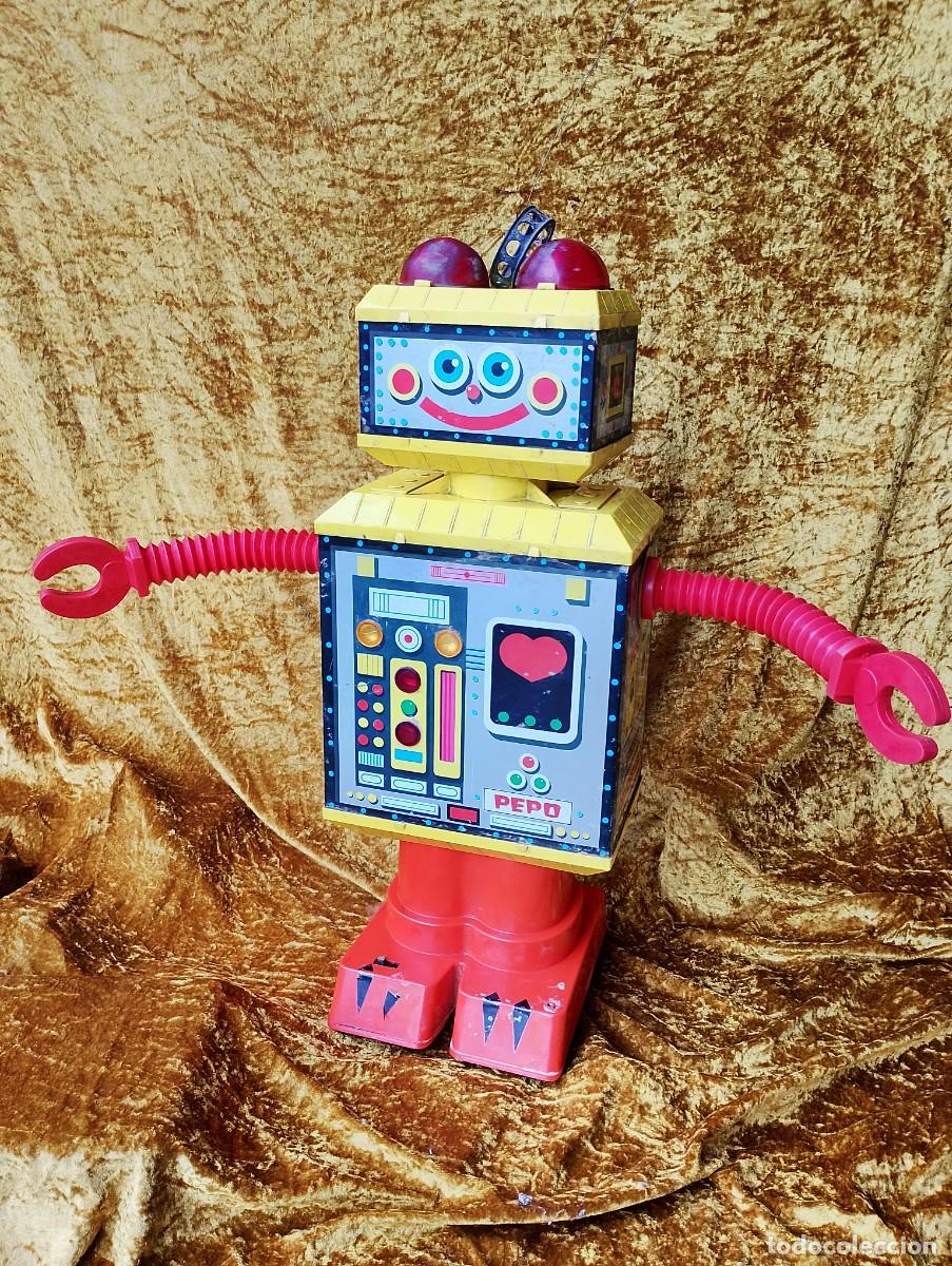 Brinquedos antigos Rico: Robot PEPO de Rico; (gran tama&ntilde;o: unos 70cms.de alto -100cms.con la antena-) por apenas doscientos