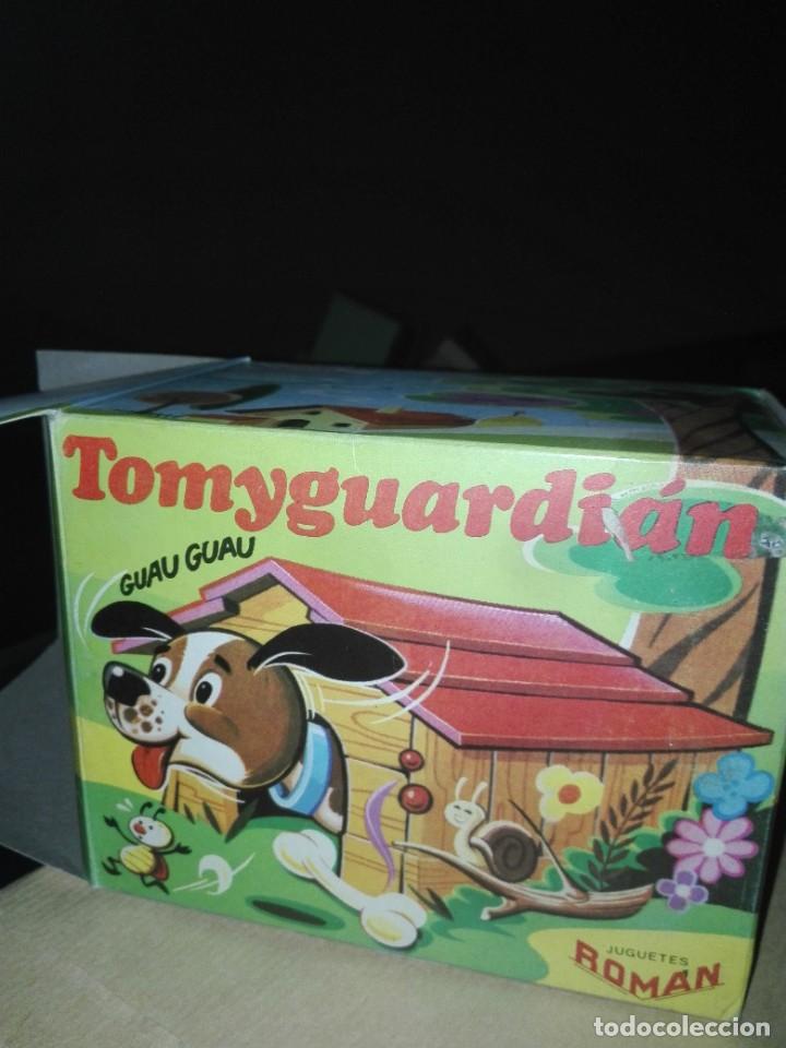 Juguetes antiguos Rom&aacute;n: Perrito Tomyguardian - Foto 1