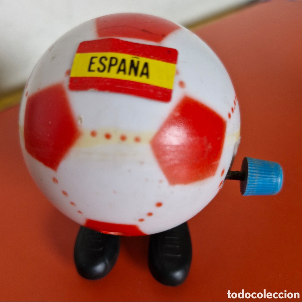 Juguetes antiguos Rom&aacute;n: BAL&Oacute;N F&Uacute;TBOL ANDAR&Iacute;N MUNDIAL 82 A CUERDA RESORTE ROM&Aacute;N.NUEVO.