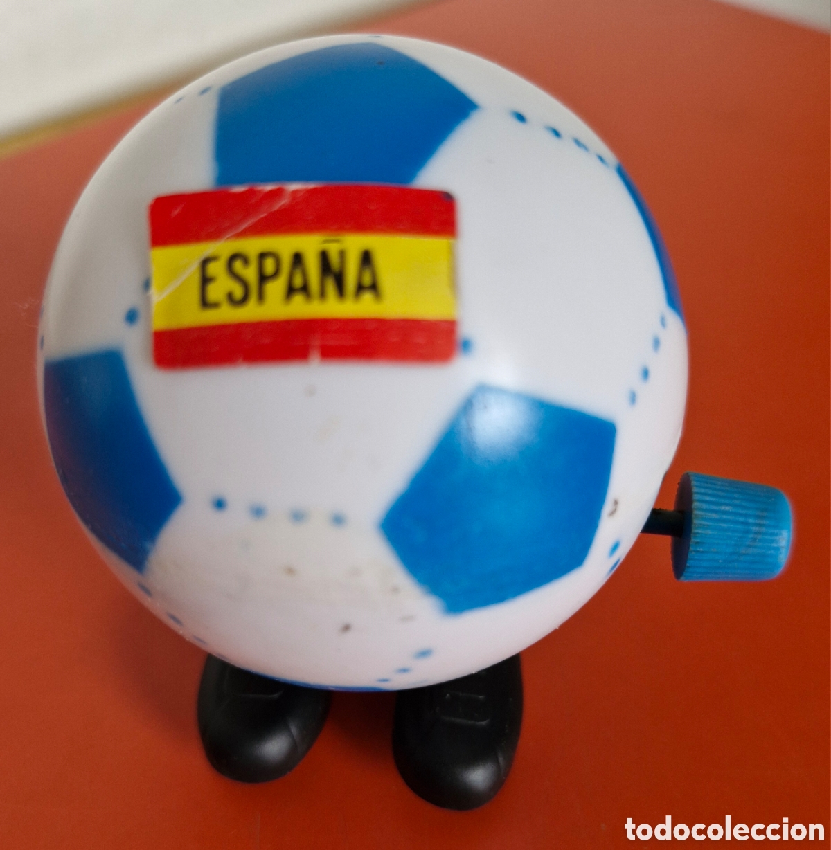 Juguetes antiguos Rom&aacute;n: BAL&Oacute;N F&Uacute;TBOL ANDAR&Iacute;N MUNDIAL 82 A CUERDA RESORTE ROM&Aacute;N.NUEVO.