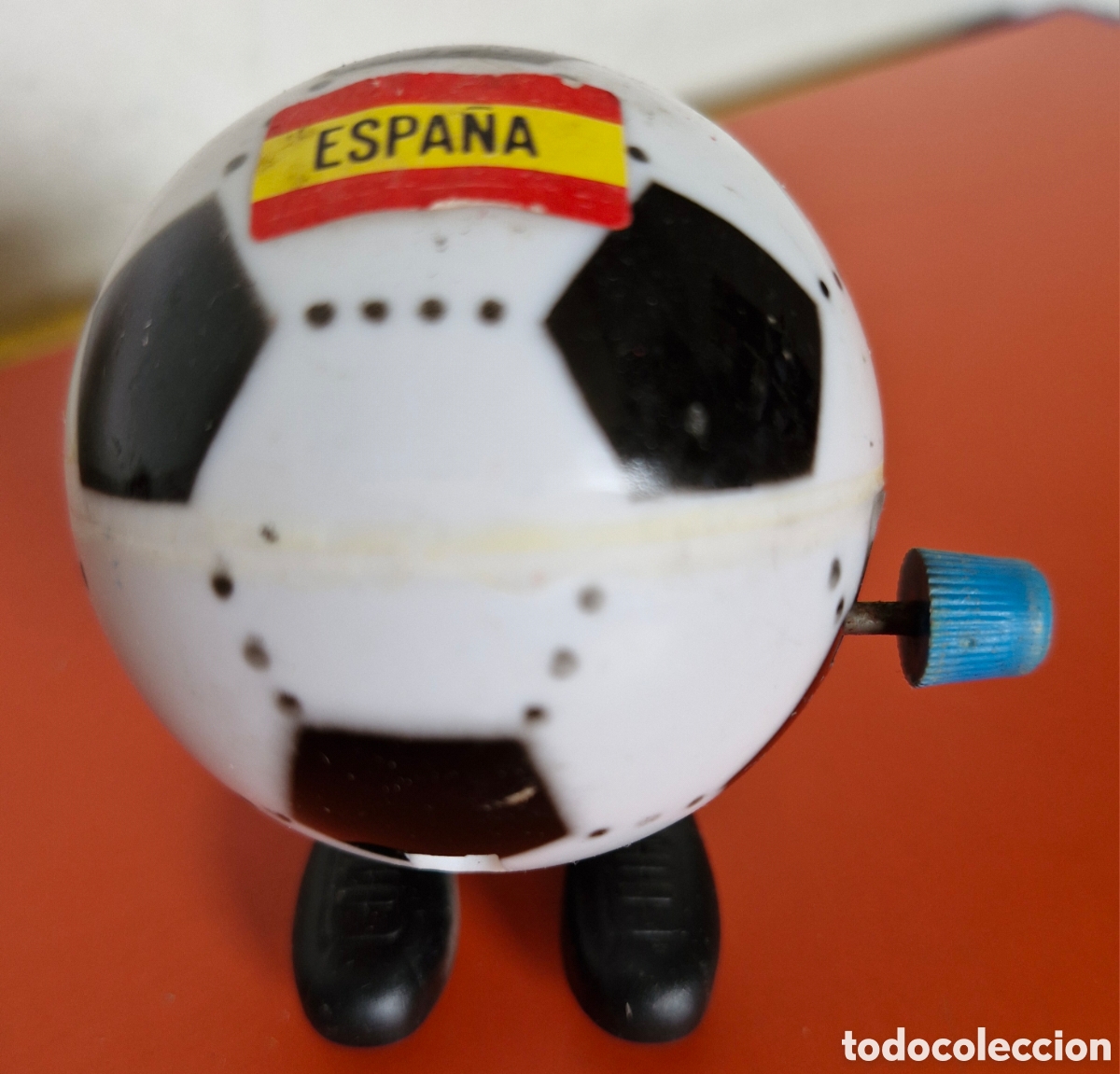 Juguetes antiguos Rom&aacute;n: BAL&Oacute;N F&Uacute;TBOL ANDAR&Iacute;N MUNDIAL 82 A CUERDA RESORTE ROM&Aacute;N.NUEVO.
