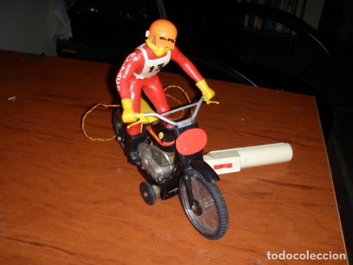Juguetes antiguos Sanch&iacute;s: MOTO BULTACO SANCHIS FUNCIONANDO - Foto 2
