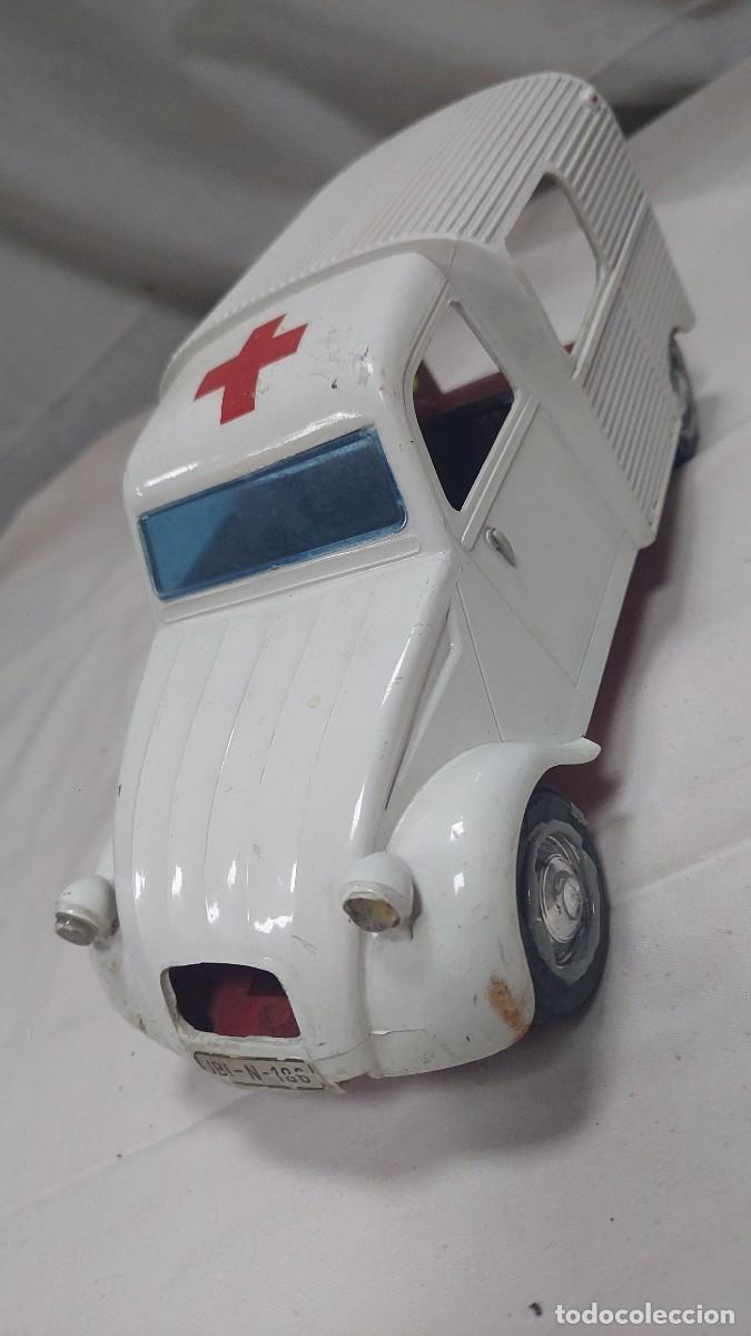Juguetes antiguos Sanch&iacute;s: Antiguo citroen 2 caballos ambulancia Sanchis unico a la venta