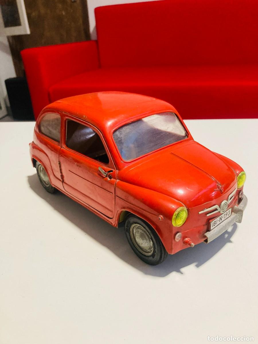 Juguetes antiguos Sanch&iacute;s: Antiguo Seat 600 D - Juguetes SANCHIS (A&ntilde;os 60) Fricci&oacute;n - Grande 25cm