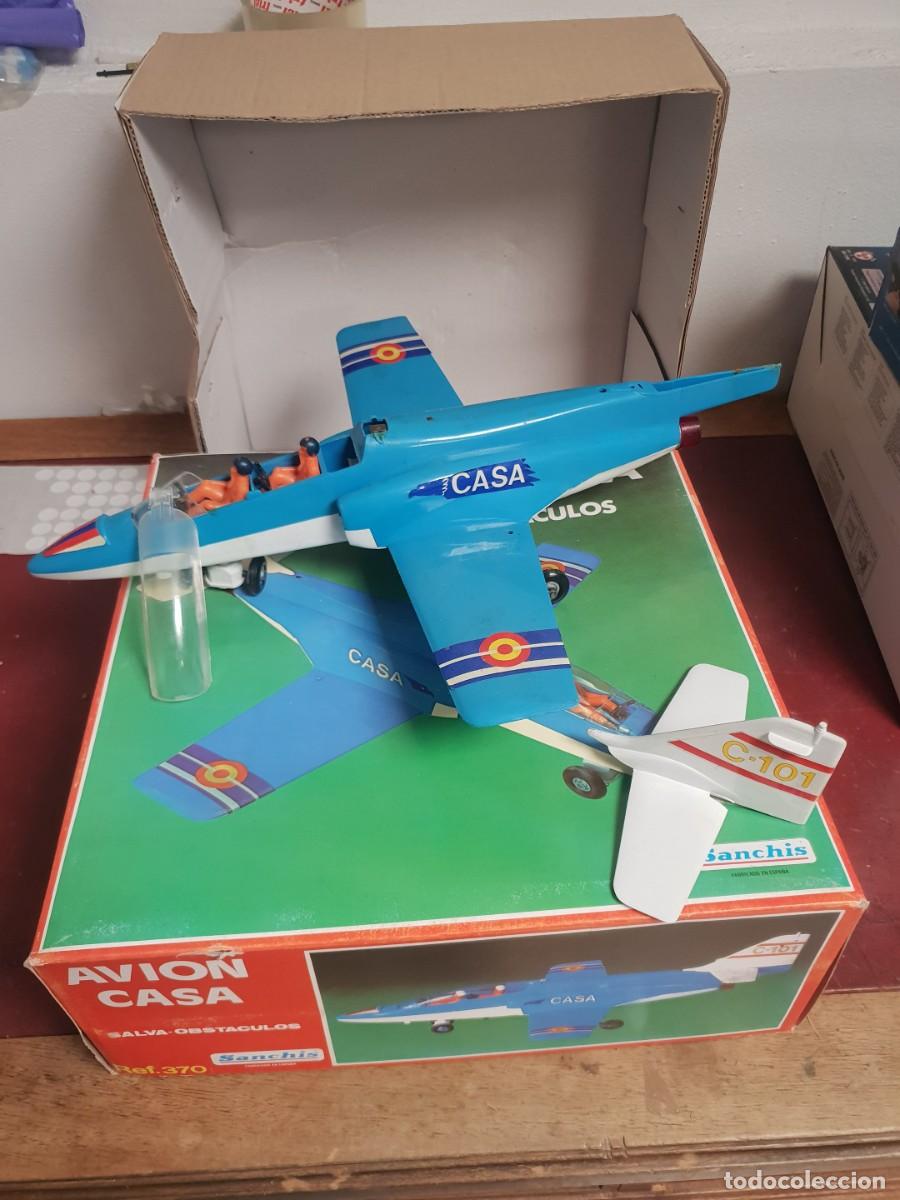 Juguetes antiguos Sanch&iacute;s: Avion casa salva obtaculos de sanchis