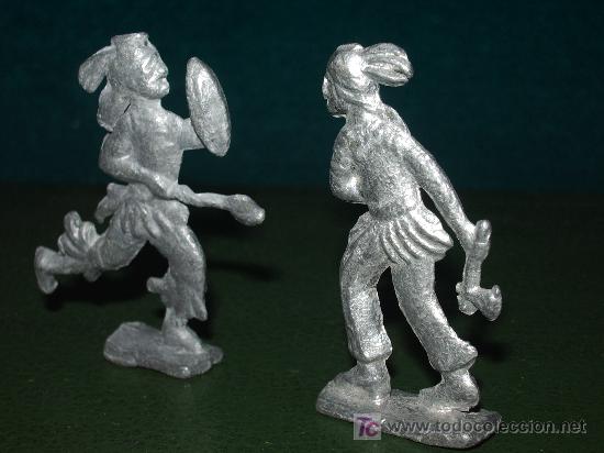Juguetes antiguos: Pareja de INDIOS de PLOMO. - Foto 2