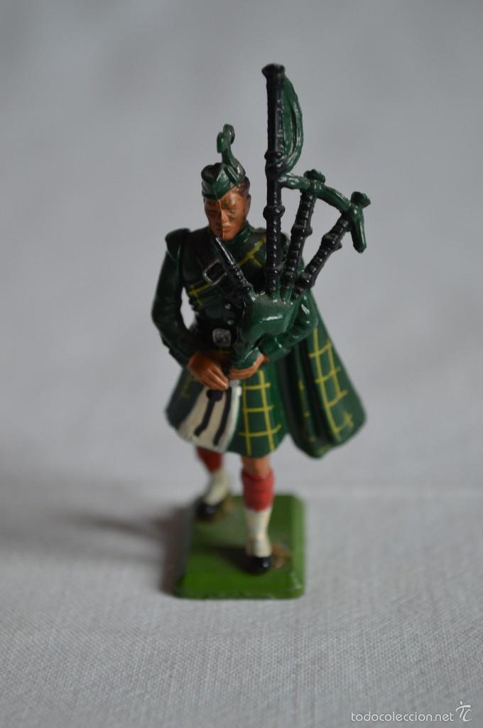 Sold at Auction: Britains-Métal : 'Highlanders Firing'- Second Grade Sold at Auction: Britains-Métal : 'Highlanders Firing'- Second Grade
