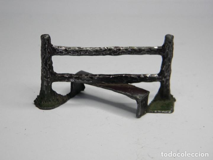 Juguetes antiguos: VALLA DE PLOMO - Foto 1