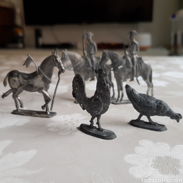 Juguetes Antiguos: 5 figuras planas de plomo sin pintar.