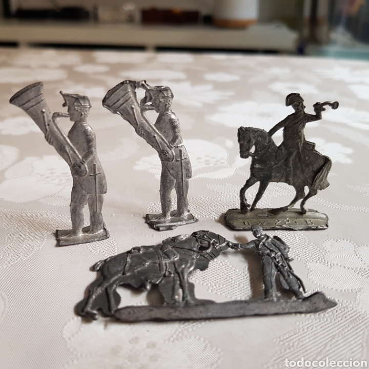 Juguetes Antiguos: 5 figuras planas de plomo ( o esta&ntilde;o). Ver descripci&oacute;n