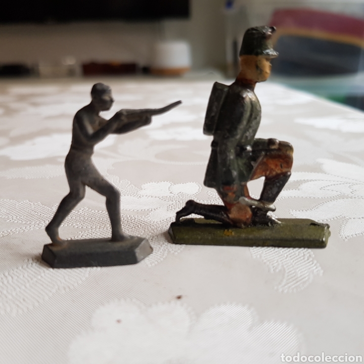 Juguetes Antiguos: Soldados de plomo en batalla diferente conjunto.