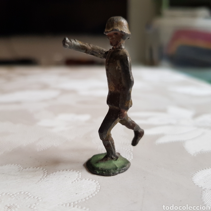 Juguetes Antiguos: Soldado en batalla. Casellas