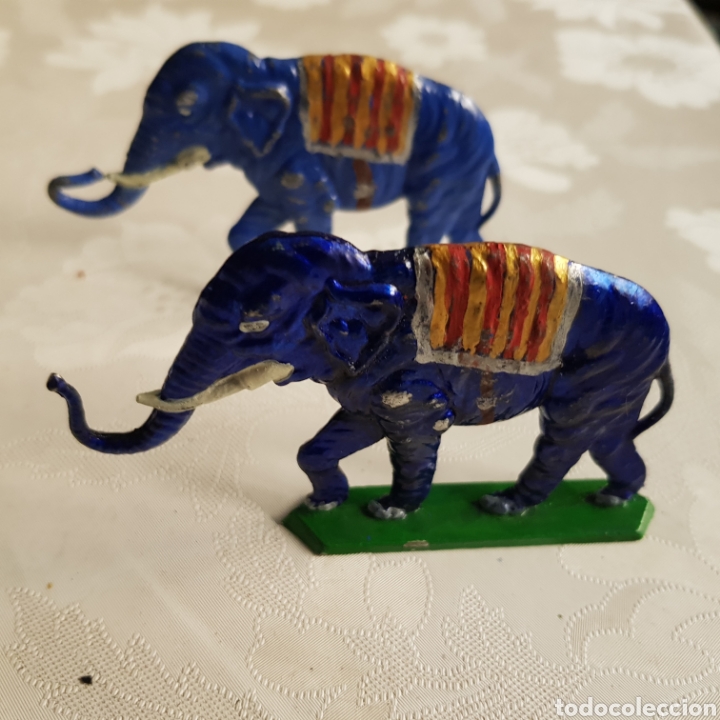 Juguetes Antiguos: 2 Elefantes de plomo 6x6cm.