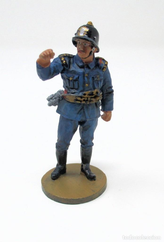 Jeux Anciens: Figura de Plomo - Bombero de Espa&ntilde;a 1945 - 7 cm de alto.