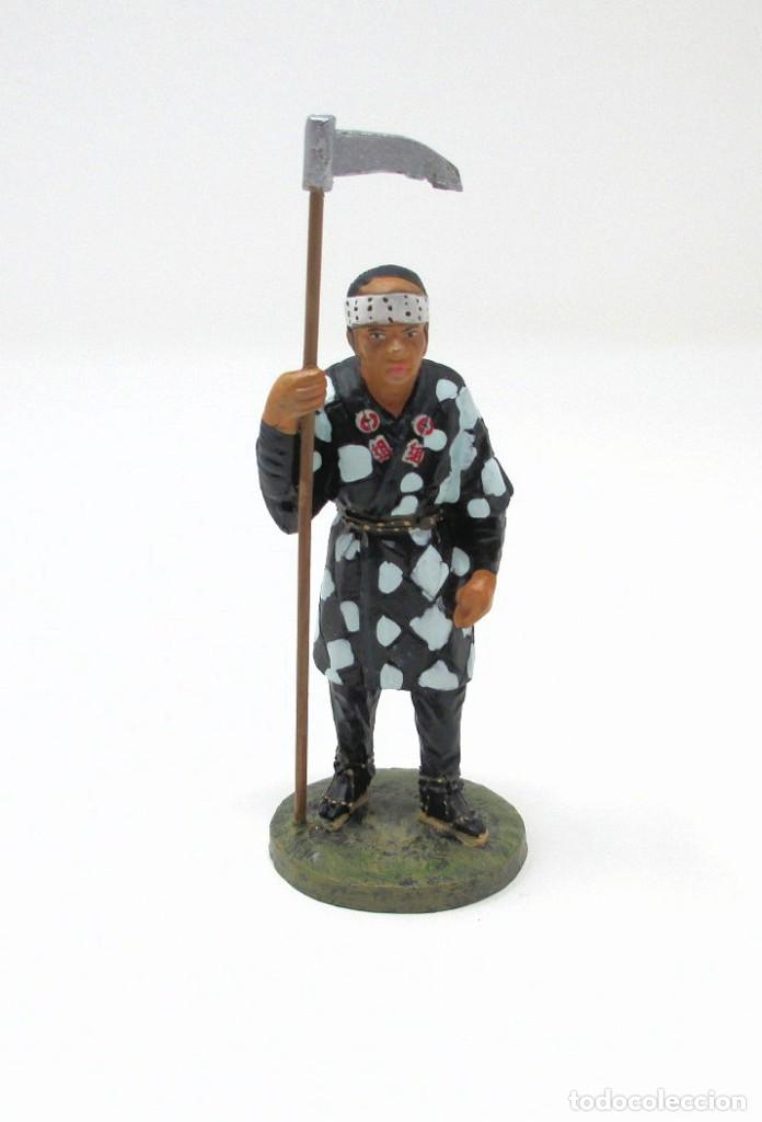Altes Spielzeug: Figura de Plomo - Antiguo Bombero de Jap&oacute;n de 1858 - 8,5 cm de alto.