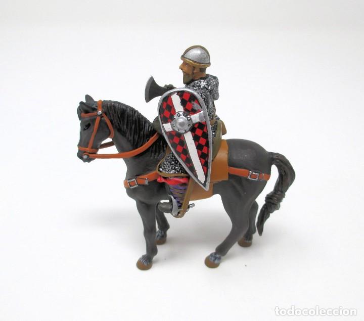 Jeux Anciens: Guerrero Medieval con Hacha y Escudo - Figura de Plomo.