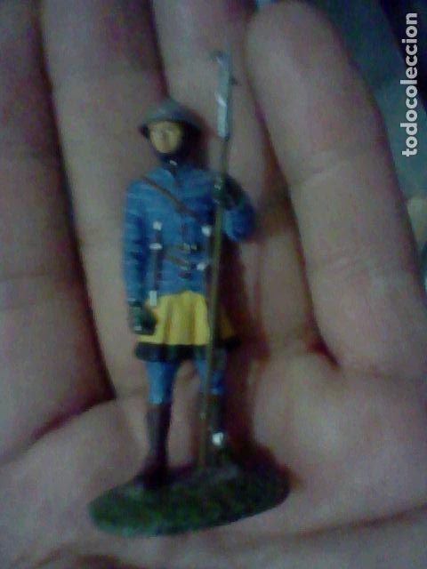 Giochi Antichi: SOLDADO PLOMO MEDIEVAL ESCVDO MEDIA LVNA 6 CMS ALTO JVGADO LEER PINTADO MANO PERDIDAS PINTVRA