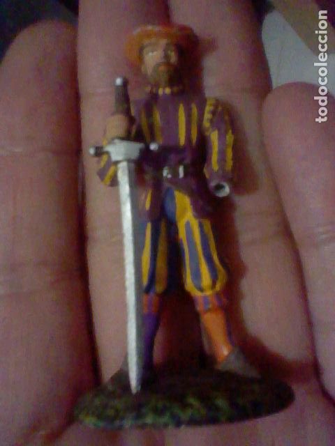 Giochi Antichi: SOLDADO PLOMO MEDIEVAL MANCO ESPADA 6 CMS ALTO JVGADO LEER PINTADO MANO PERDIDAS PINTVRA