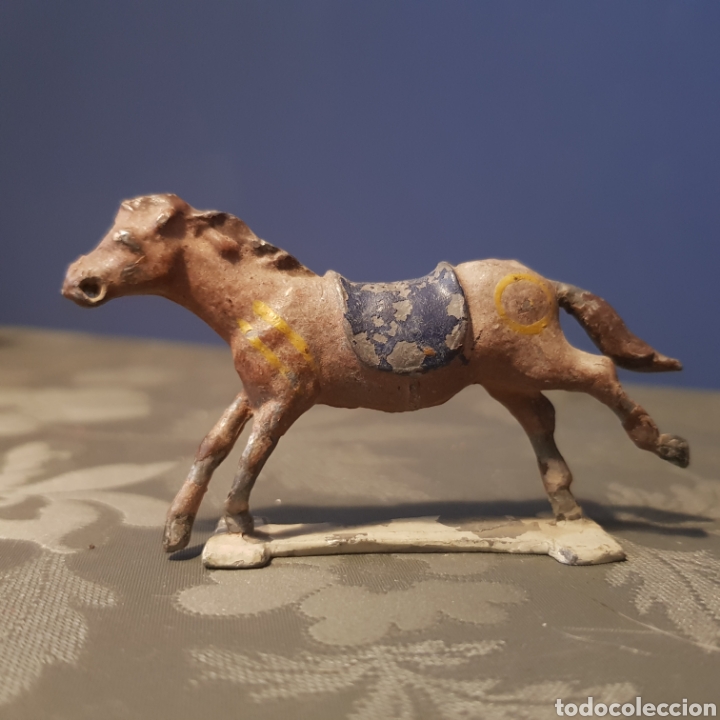 Juguetes antiguos: Caballo plomo indios. - Foto 1