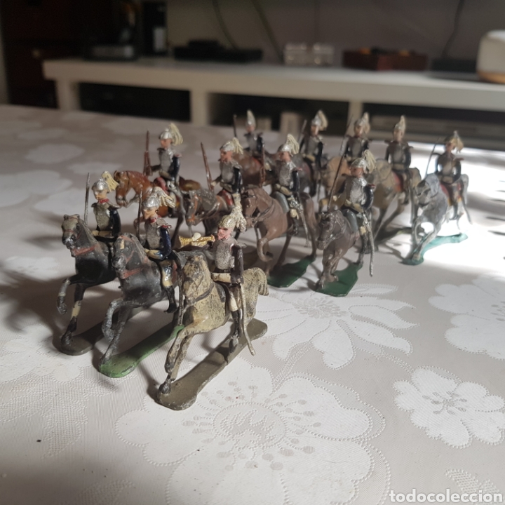 Juguetes Antiguos: 12 jinetes soldados de plomo. Casanellas. Ver descripci&oacute;n para precio conjunto o unidades.