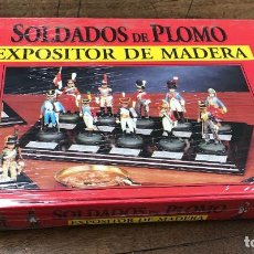 Juguetes Antiguos: EXPOSITOR DE MADERA PARA SOLDADOS DE PLOMO. EN CAJA ORIGINAL