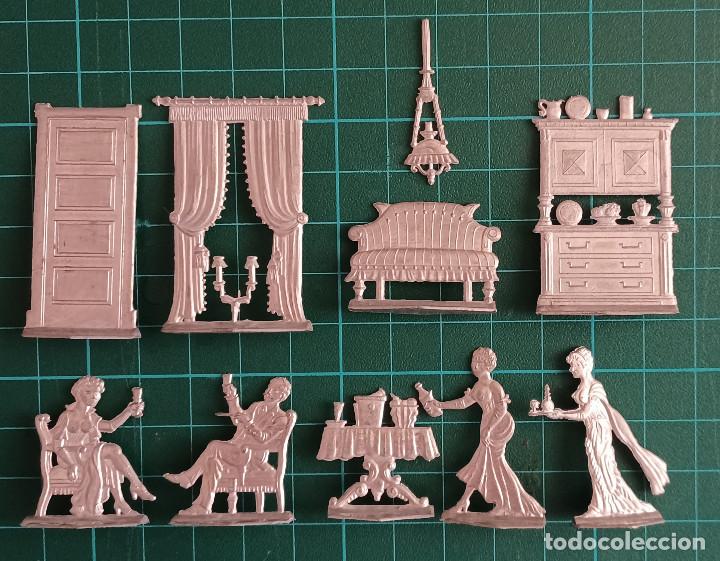 Jeux Anciens: (30mm PLANAS) ATENDIENDO AL INVITADO - (Vi&ntilde;eta de 4 Figs y accesorios)