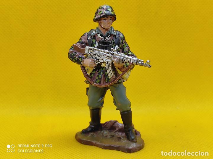 Juguetes Antiguos: Soldado de plomo. Soldado paracaidista aleman