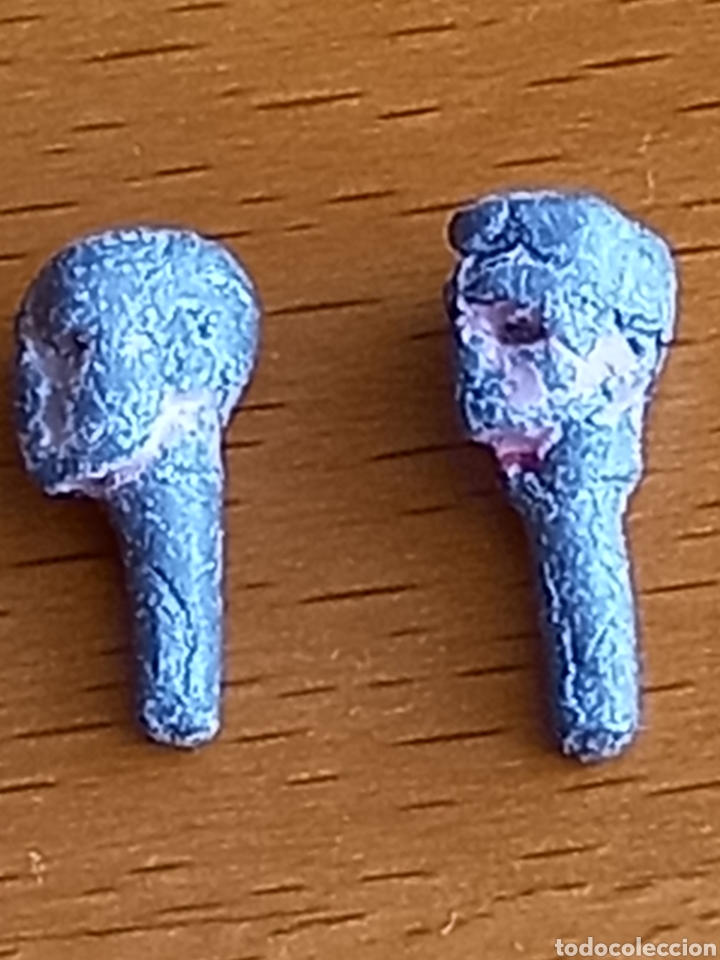 Altes Spielzeug: 2 antiguas cabezas de soldados de plomo diferentes