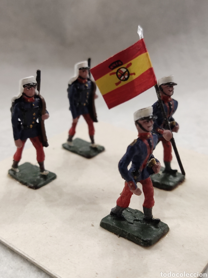 Juguetes Antiguos: Conjunto de 4 soldados de plomo. 35mm