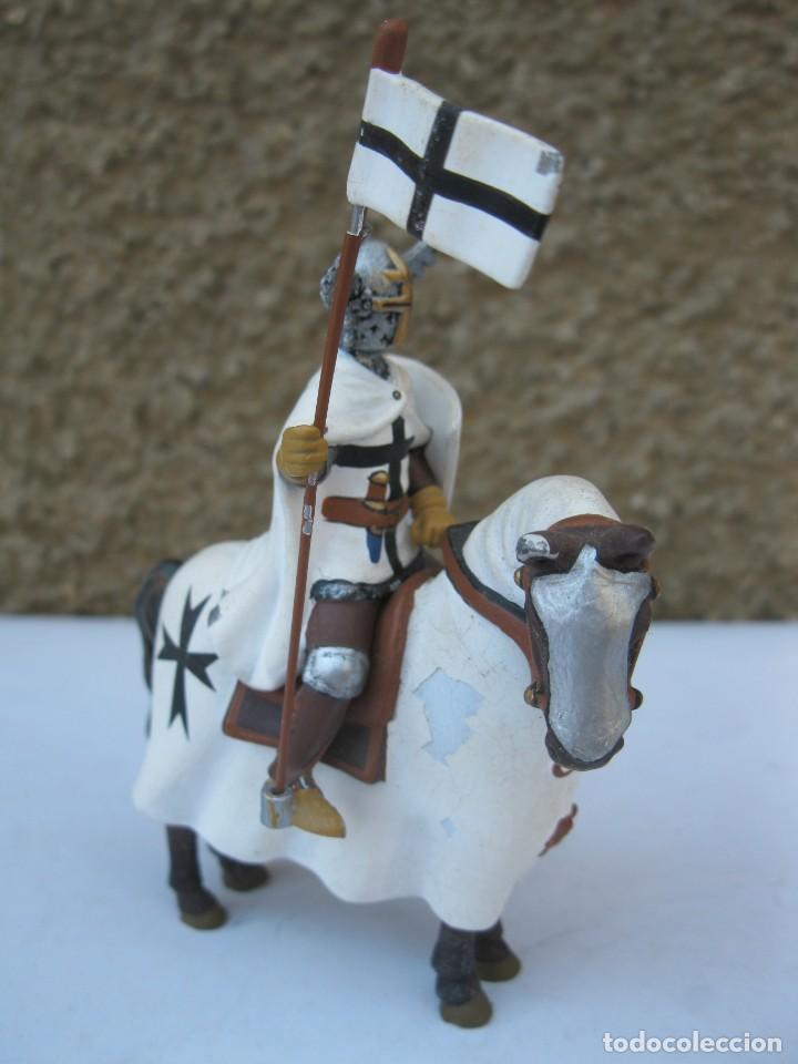 Juguetes Antiguos: CABALLERO ABANDERADO MEDIEVAL - FIGURA DE PLOMO - CABALLEROS DE LA EDAD MEDIA - ALTAYA.