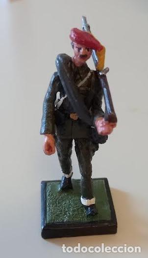 Juguetes antiguos: Soldado carlista de plomo Alymer. Requet&eacute; 1936