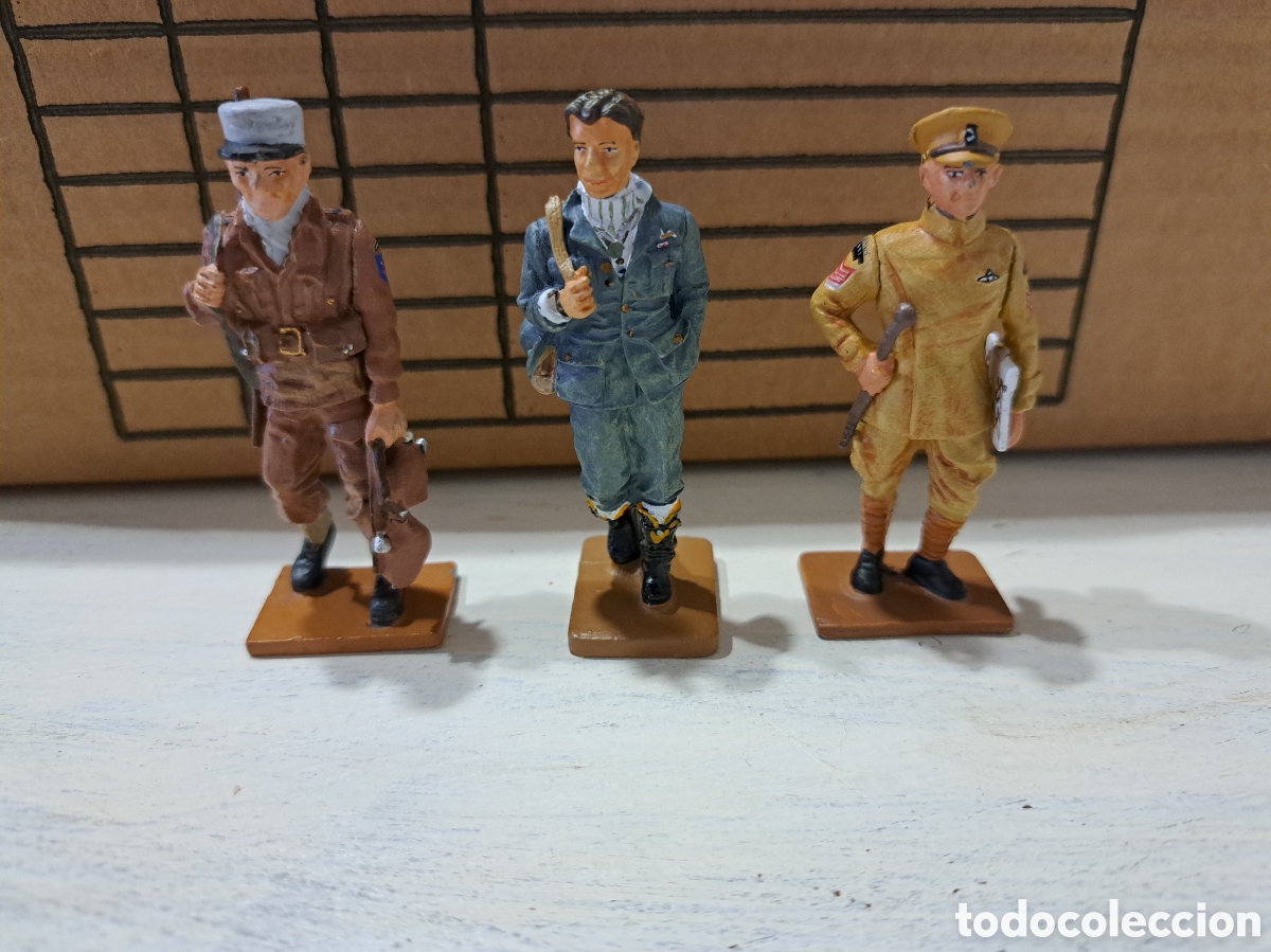 Altes Spielzeug: Tres figuras de plomo Militares