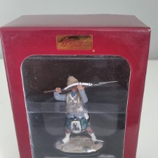 Juguetes Antiguos: W. BRITAIN THE NILE SERIES 27009 BRITISH 42ND BLACK WATCH HIGHLANDER LUNGING WITH RIFLE Nº 1