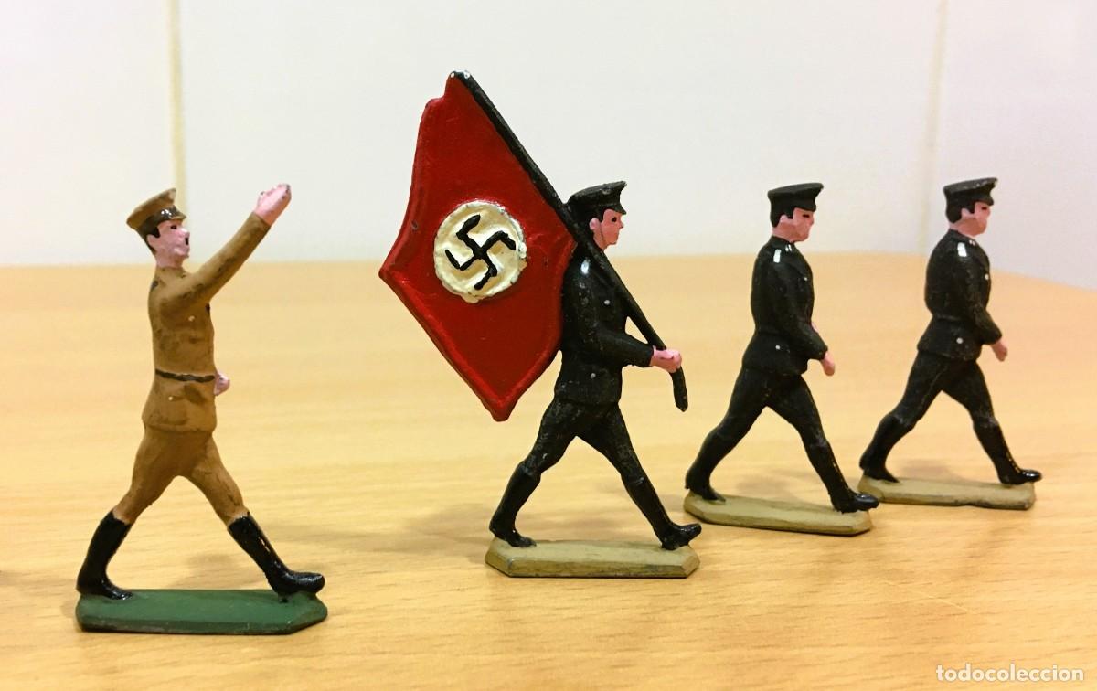 Juguetes Antiguos: LOTE DE 4 FIGURAS SEMIPLANAS DE PLOMO - ADOLF HITLER CON UNIFORME SA (NSDAP)