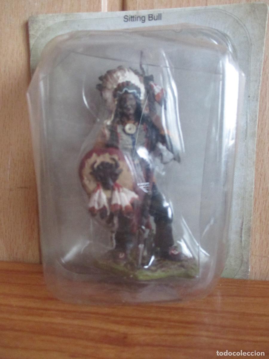 Juguetes Antiguos: INDIOS NATIVOS AMERICANOS: FIGURA DE PLOMO INDIO TORO SENTADO ( SITTING BULL ) , 1/32