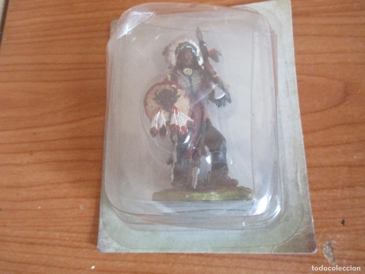 Juguetes Antiguos: INDIOS NATIVOS AMERICANOS: FIGURA DE PLOMO INDIO TORO SENTADO ( SITTING BULL ) , 1/32