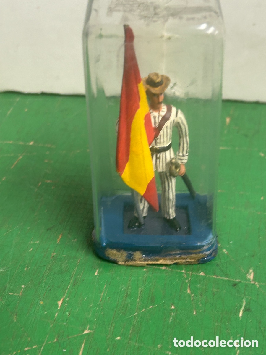 Juguetes Antiguos: SOLDADO DE PLOMO N&ordm; 7 SOLDADO ESPA&Ntilde;OL CON BANDERA ALYMER 54 MM