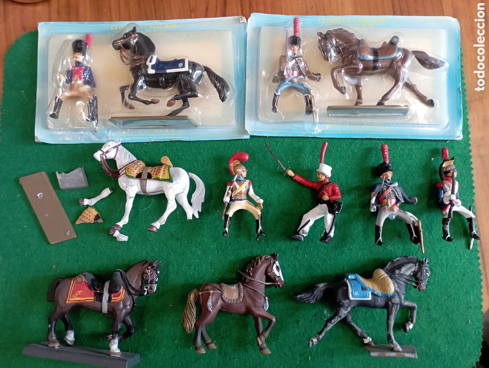 Juguetes Antiguos: Lote 6 soldados de plomo de caballer&iacute;a. Dos en su blister. Ver fotos para desperfectos