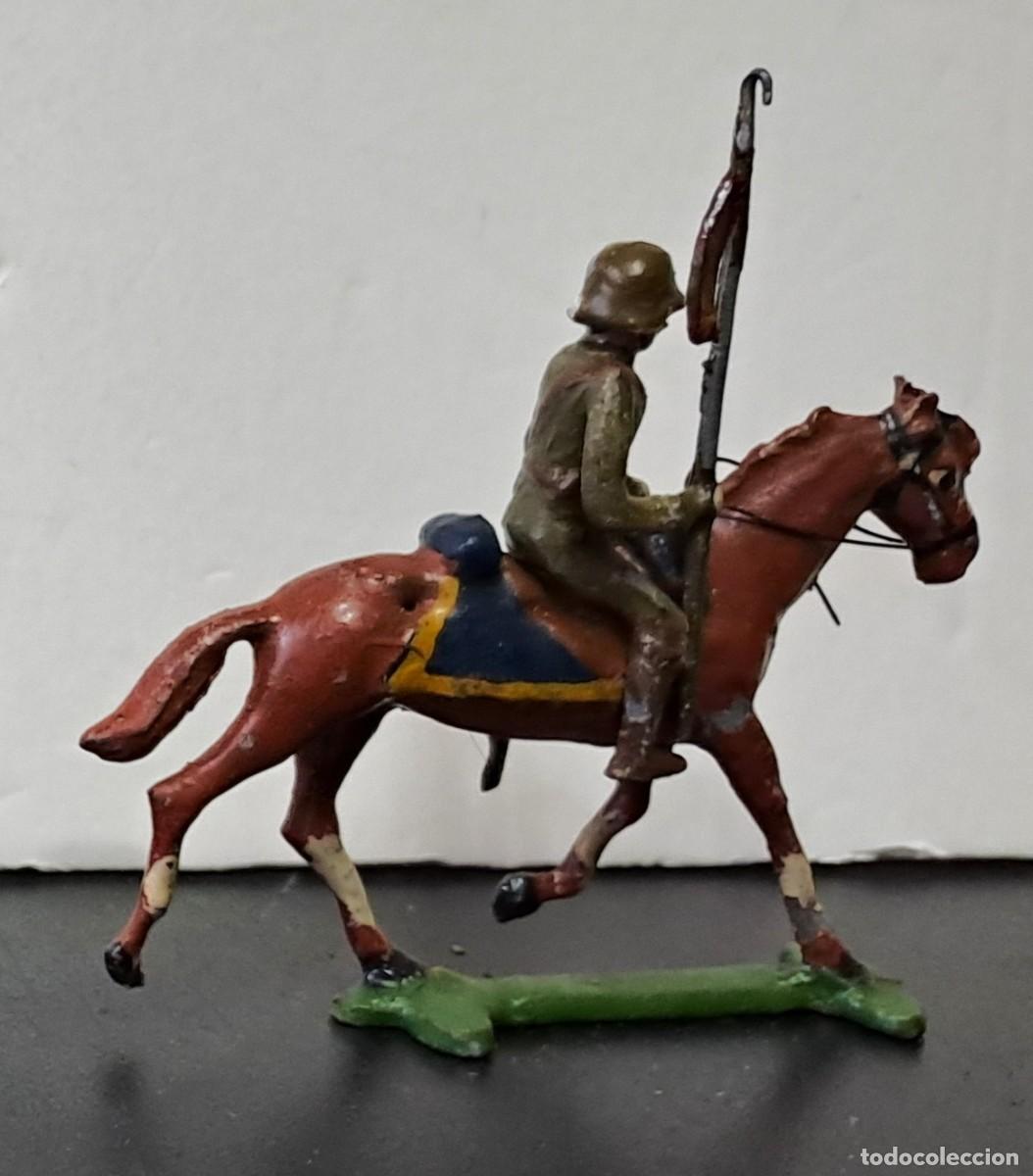 Juguetes Antiguos: SOLDADO DE PLOMO MONTADO A CABALLO A&Ntilde;OS 30 DE CASANELLAS, PINTADO A MANO. SOLDADOPLOM-13