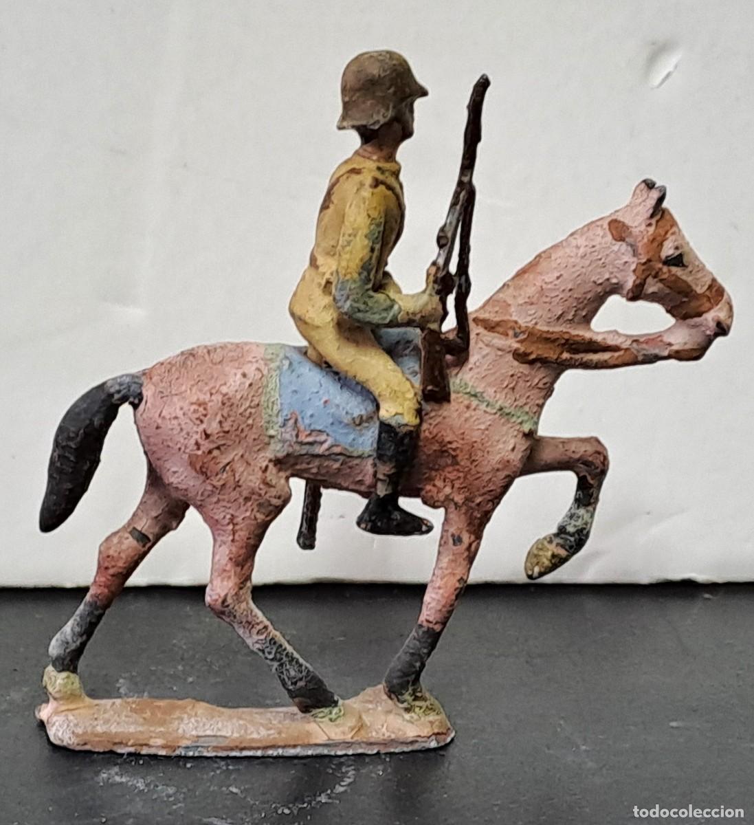 Juguetes Antiguos: SOLDADO DE PLOMO MONTADO A CABALLO A&Ntilde;OS 30 DE CASANELLAS, PINTADO A MANO. SOLDADOPLOM-29