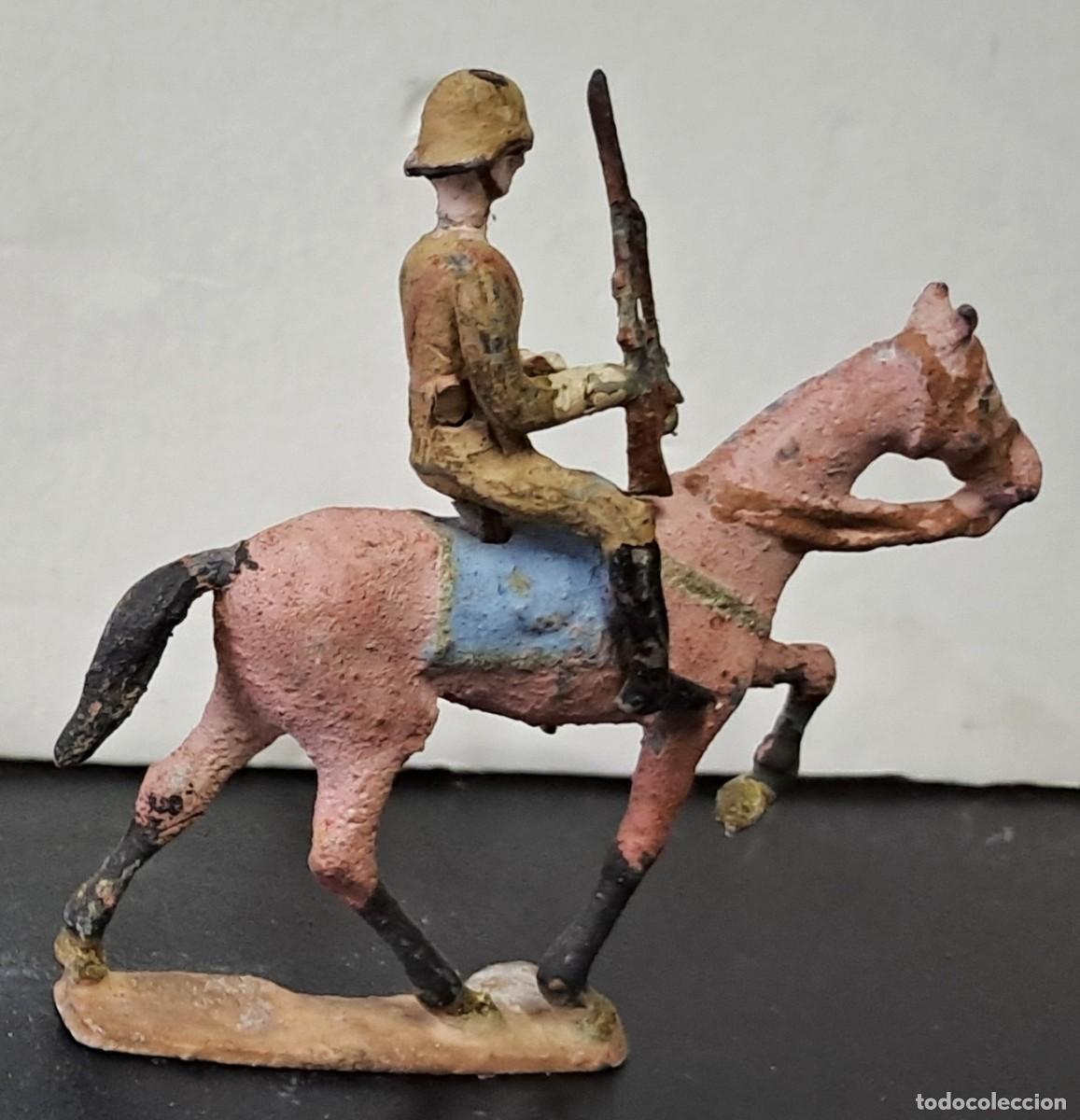Juguetes Antiguos: SOLDADO DE PLOMO MONTADO A CABALLO A&Ntilde;OS 30 DE CASANELLAS, PINTADO A MANO. SOLDADOPLOM-31