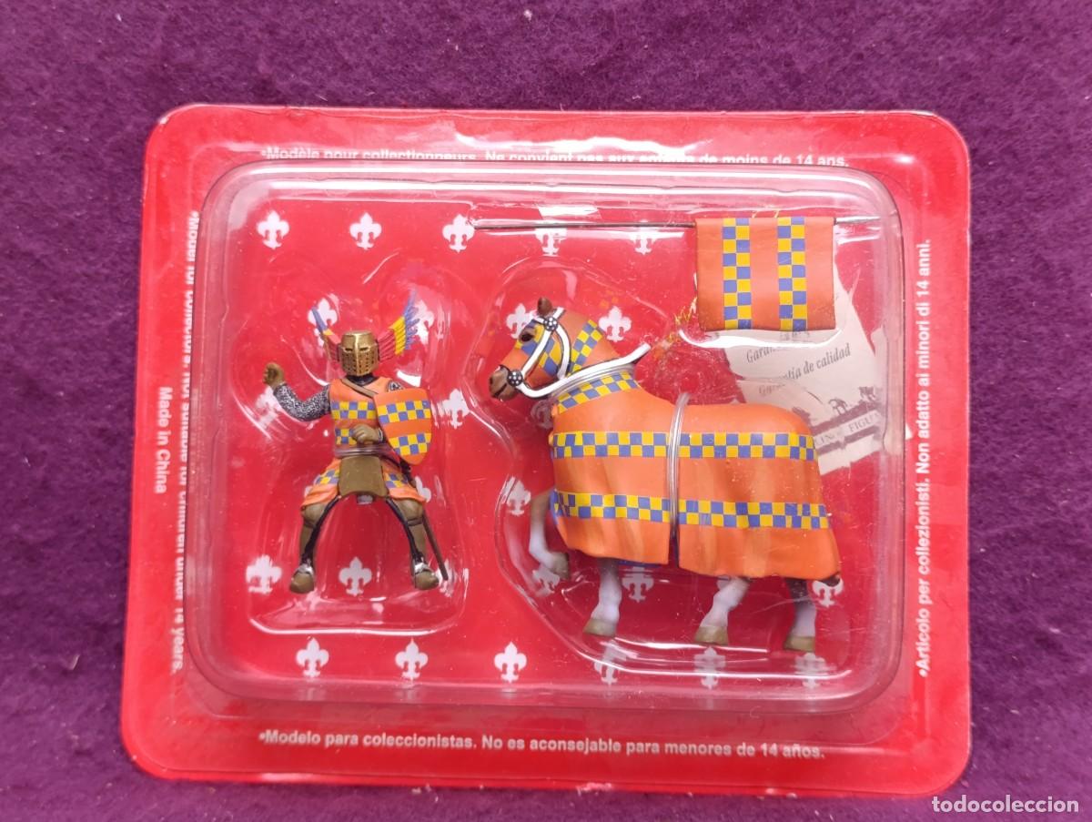 Juguetes Antiguos: Soldado de plomo con caballo, en su blister, unos 19 x 15 x 5 cms. el blister