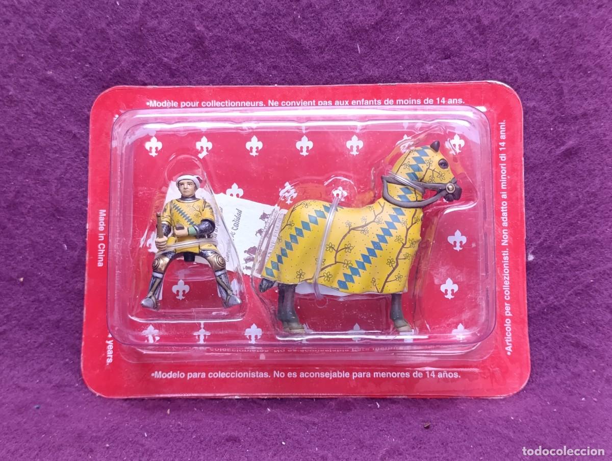 Juguetes Antiguos: Soldado de plomo con caballo, en su blister, unos 18 x 13 x 5 cms. el blister