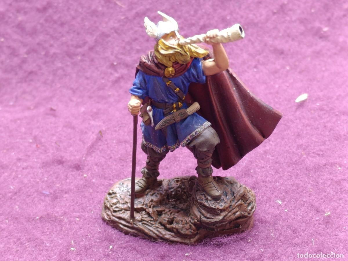 Juguetes Antiguos: Soldado de plomo, vikingo tocando trompeta de cuerno