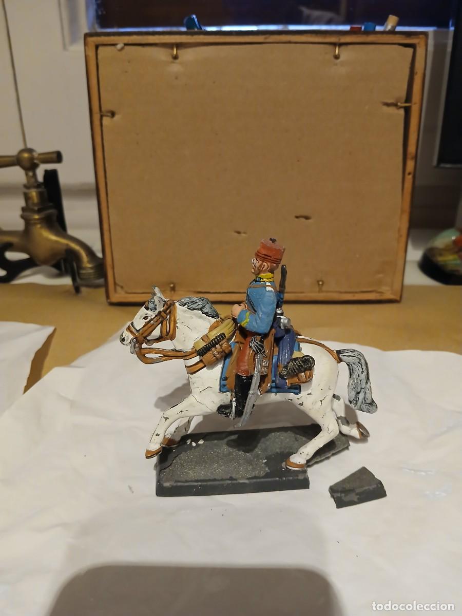 Juguetes Antiguos: SOLDADITO DE PLOMO A CABALLO CON FALTAS DE PINTURA