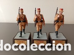 Juguetes Antiguos: Lote de 3 soldaditos de plomo similares a Soldat