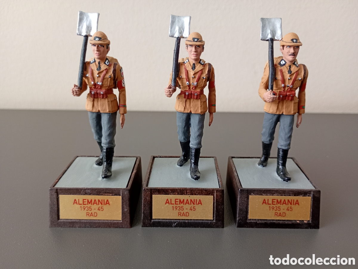 Juguetes Antiguos: Lote de 3 soldaditos de plomo similares a Soldat