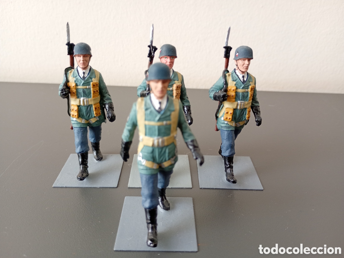 Juguetes Antiguos: Lote de 4 soldaditos de plomo de la marca Soldat