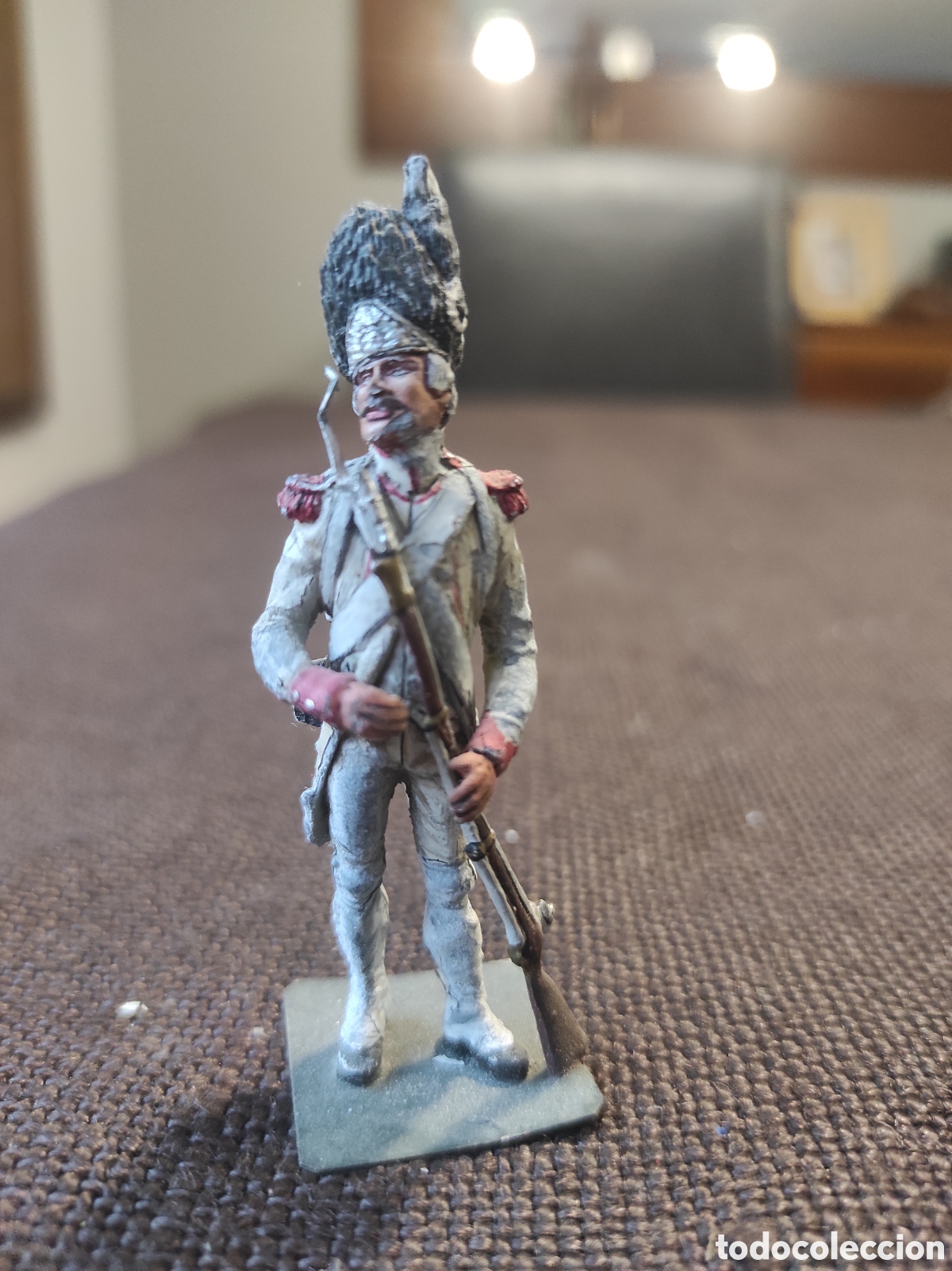 Juguetes Antiguos: Soldado de plomo pintado &ndash; Granadero espa&ntilde;ol de l&iacute;nea (Carlos III) &ndash; siglo XVIII &ndash; 72 mm aprox.