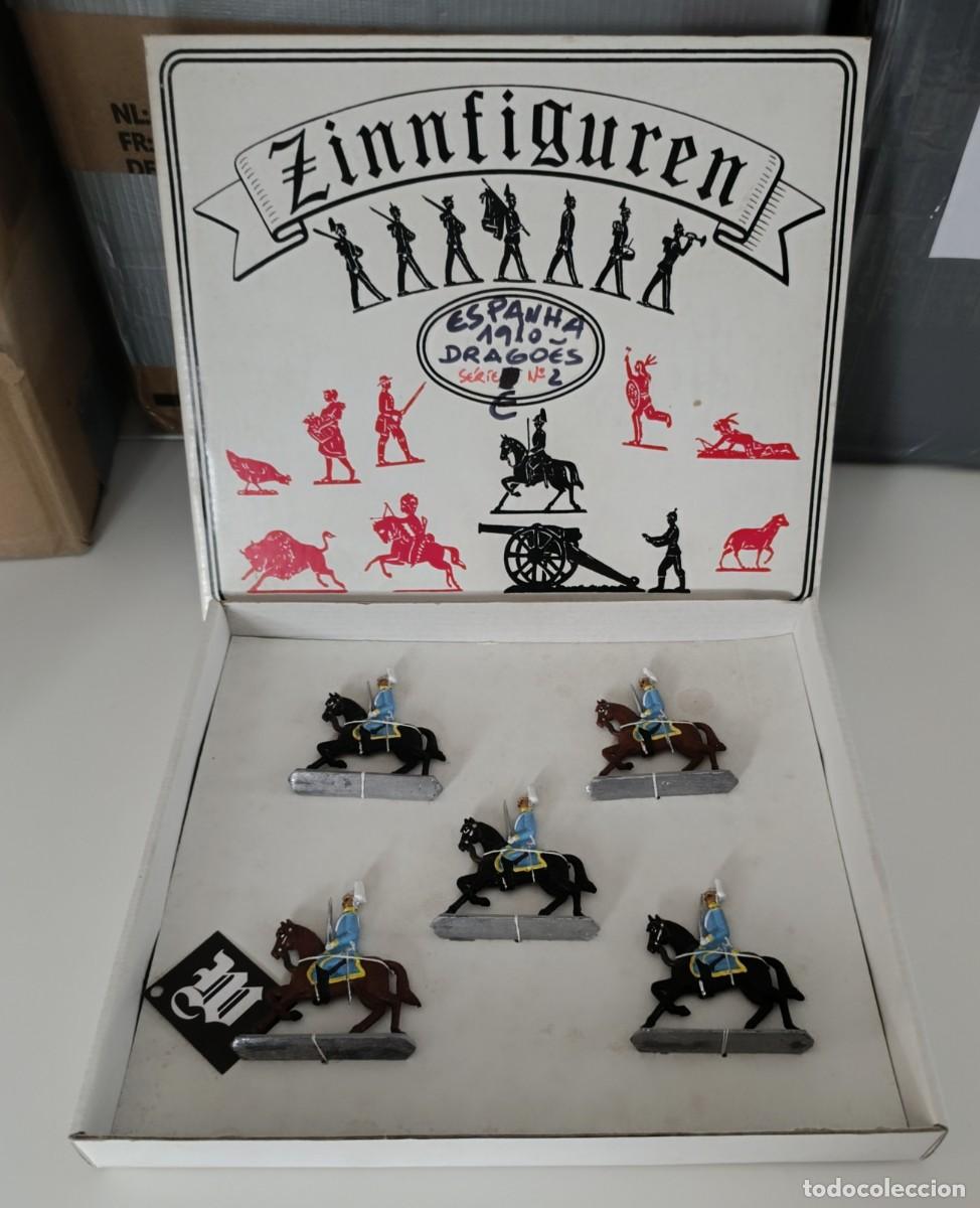 Juguetes antiguos: Caja de figuras de plomo Zinnfiguren. Caballer&iacute;a espa&ntilde;ola. Dragones 1910.
